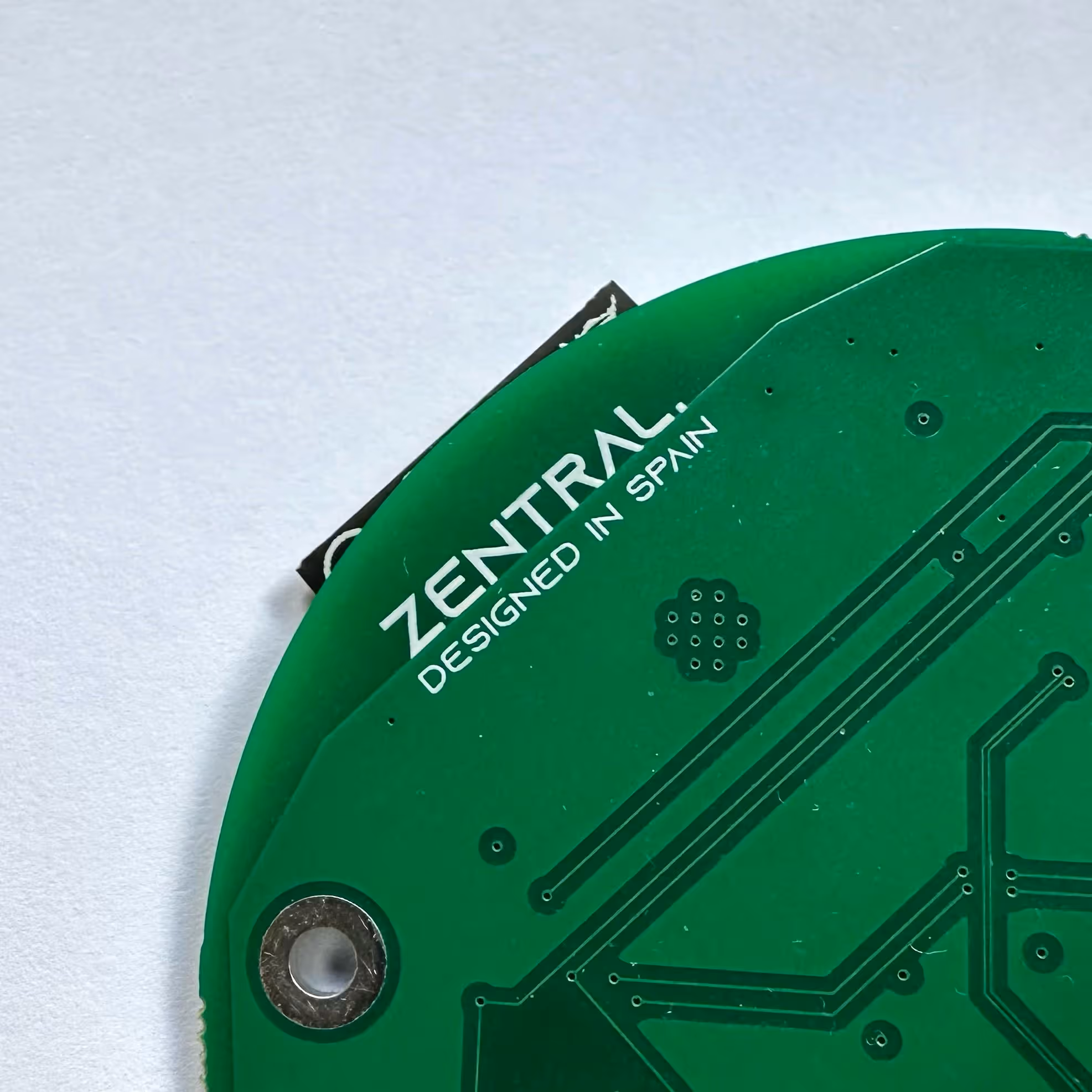 Proceso de diseño electrónico personalizado con PCB y componentes
